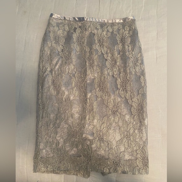 COPY - The Limited Pencil Skirt - Picture 2 of 4